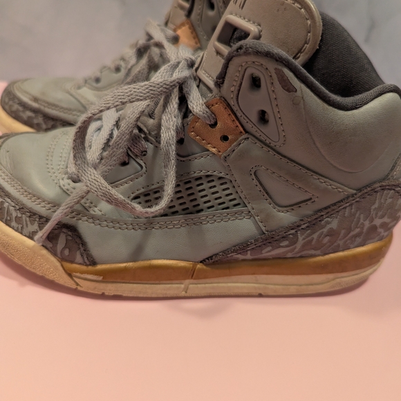 Stylish Gray Kids High-Top Sneakers - Picture 4 of 8